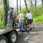 Howitzer being off-loaded from trailer